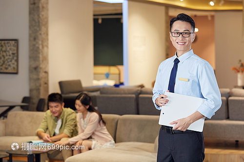 专业形象，信任之基——论家具店销售人员的形象塑造与销售艺术